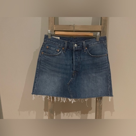 Levi’s HIGH RISE DECONSTRUCTED BUTTON FLY SKIRT - Picture 3 of 6